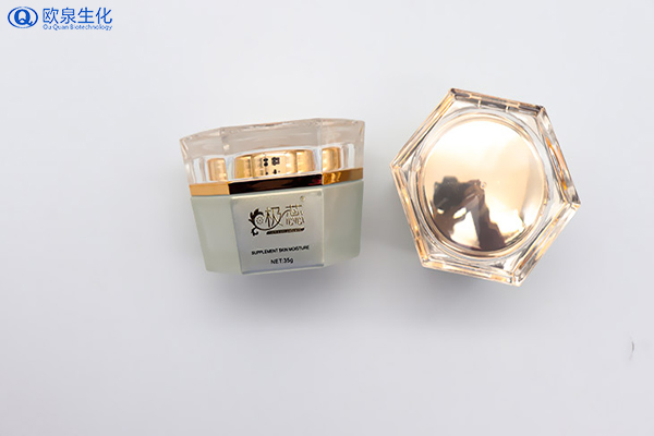 化妝品OEM廠家:如何選擇適宜的保濕產(chǎn)品？